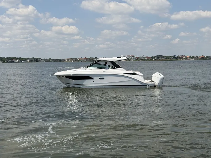 Slide: The Image of Sea Ray Sundancer 320 Outboard 2026 - 5