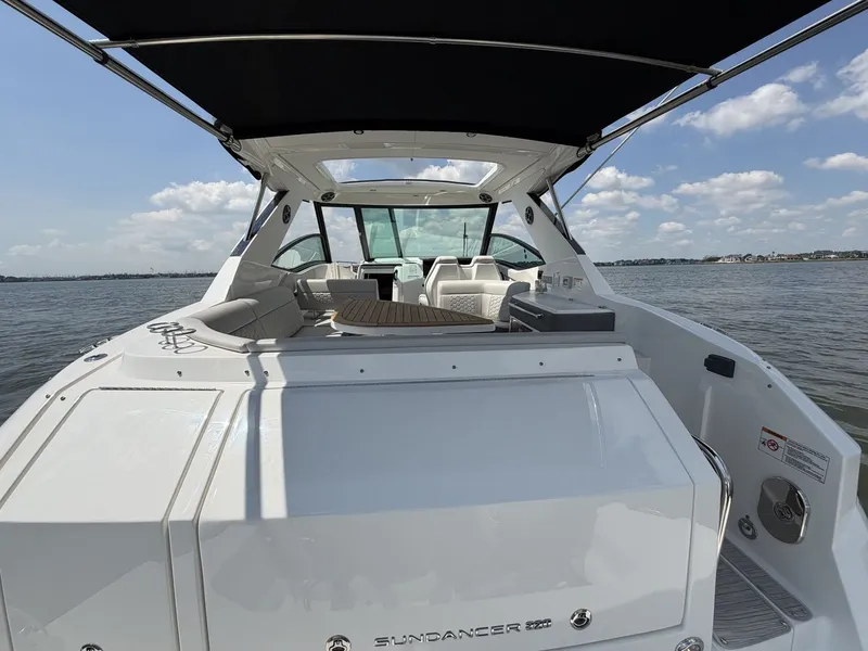 Slide: The Image of Sea Ray Sundancer 320 Outboard 2026 - 52