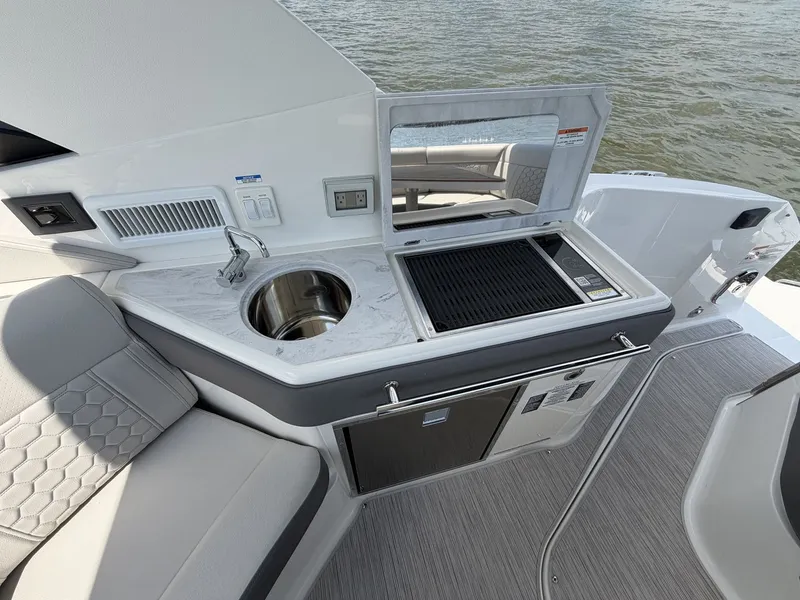 Slide: The Image of Sea Ray Sundancer 320 Outboard 2026 - 53