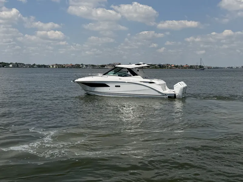 Slide: The Image of Sea Ray Sundancer 320 Outboard 2026 - 6