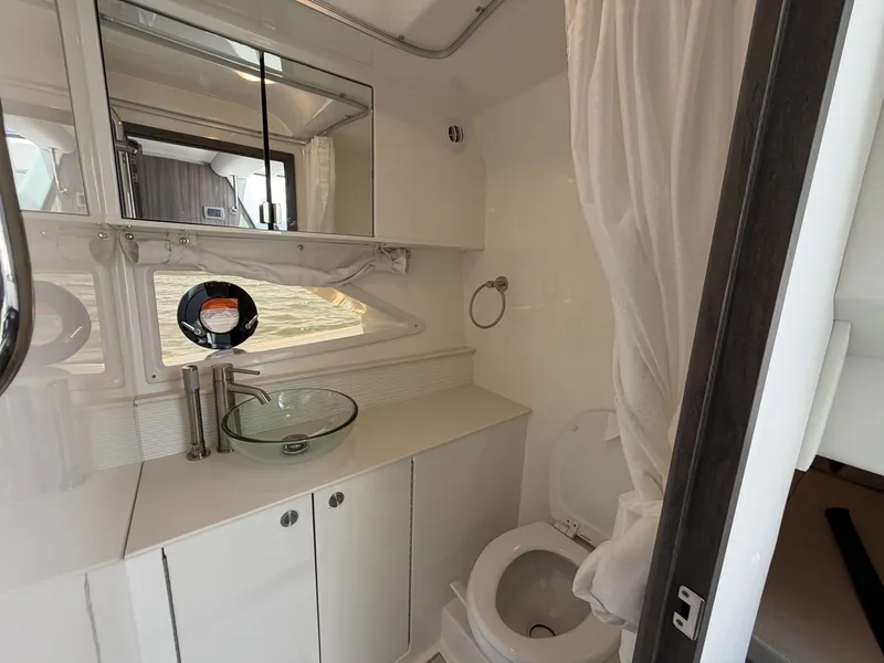Slide: The Image of Sea Ray Sundancer 320 Outboard 2026 - 62