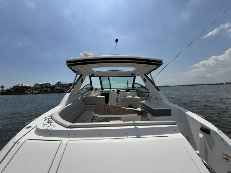 Slide: The Image of Sea Ray Sundancer 320 Outboard 2026 - 65