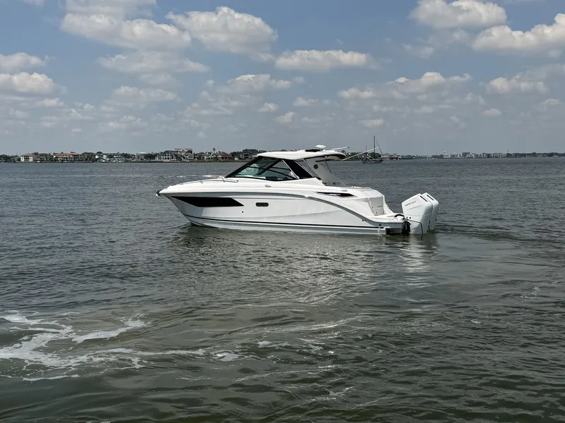 Slide: The Image of Sea Ray Sundancer 320 Outboard 2026 - 7