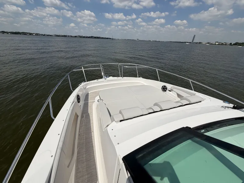 Slide: The Image of Sea Ray Sundancer 320 Outboard 2026 - 70