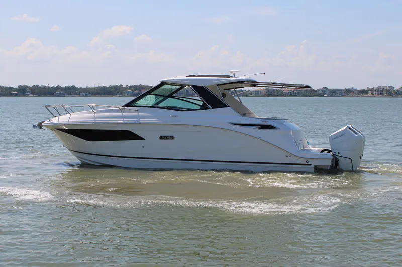 The Image of Sea Ray Sundancer 320 Outboard 2026 - 0