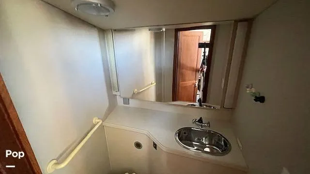 Slide: The Image of Carver Yachts 33 Aft Cabin 1992 - 15935745