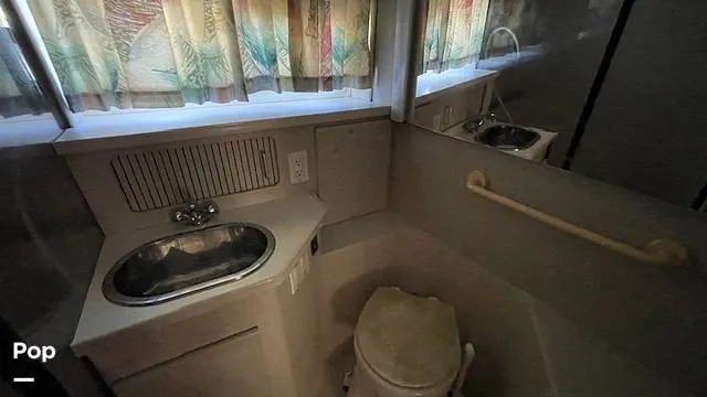 Slide: The Image of Carver Yachts 33 Aft Cabin 1992 - 15935750