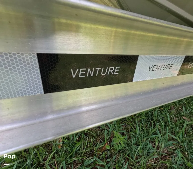 Slide: The Image of Starcraft SVX 191 2022 - 15536357