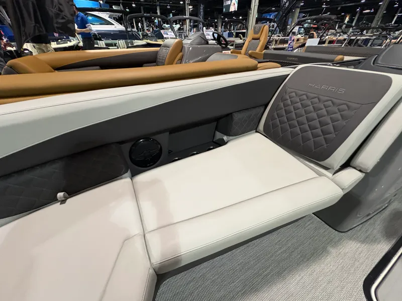 Slide: The Image of Harris Sunliner 230 2026 - 3