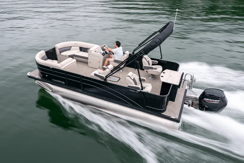 Slide: The Image of Harris Cruiser 210 2026 - 2
