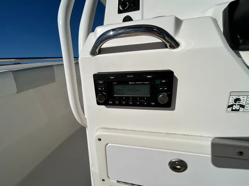 Slide: The Image of Robalo R222 2015 - 12