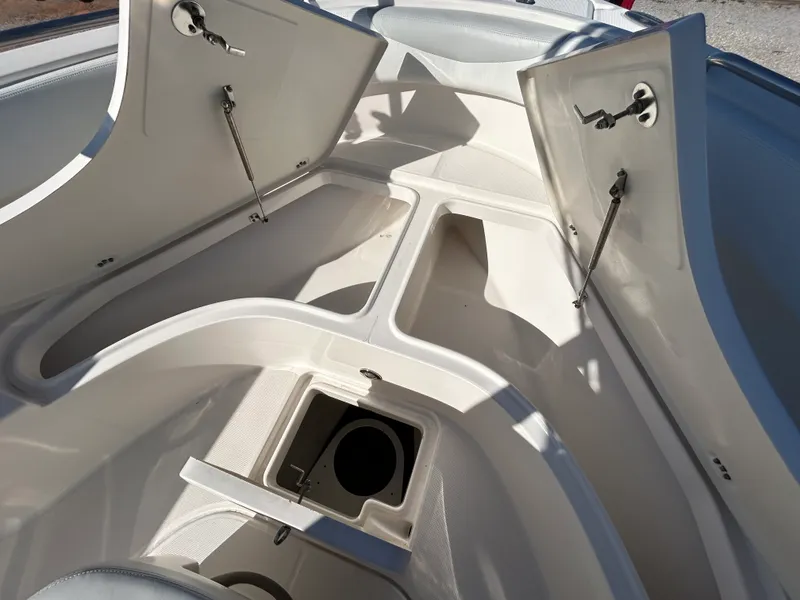 Slide: The Image of Robalo R222 2015 - 9