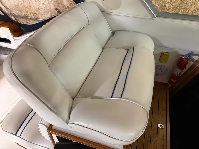 Slide: The Image of Sea Ray 390 EC 1988 - 27