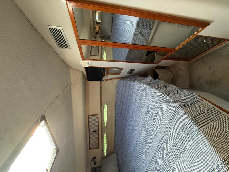 Slide: The Image of Sea Ray 390 EC 1988 - 61