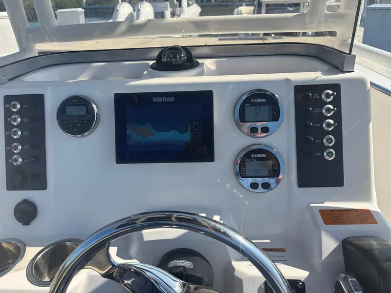 Slide: The Image of Robalo R200ES 2017 - 11