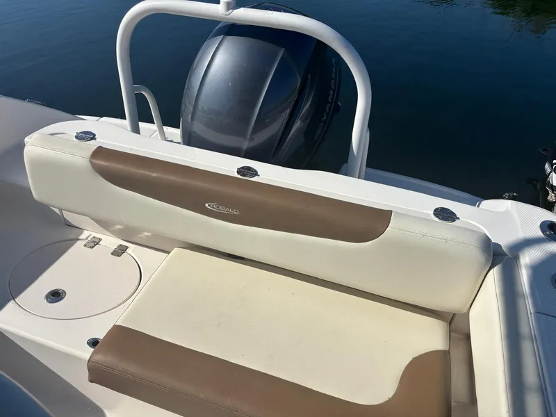 Slide: The Image of Robalo R200ES 2017 - 21