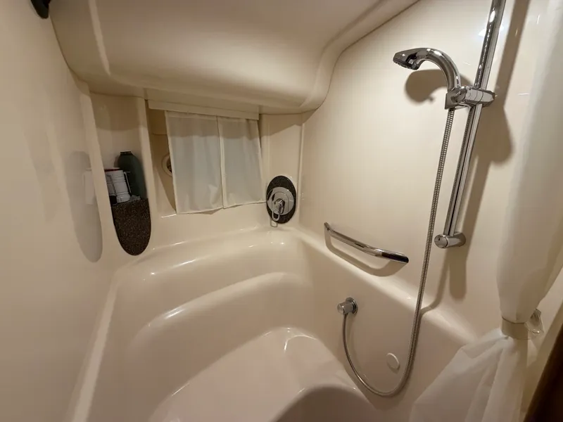 Slide: The Image of Sea Ray 44 SUNDANCER 2006 - 35