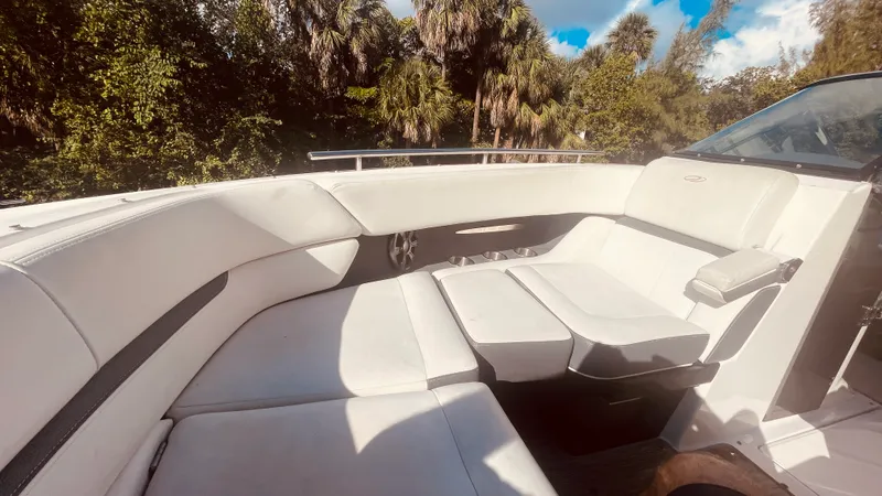 Slide: The Image of Regal 2800 BOWRIDER 2016 - 16