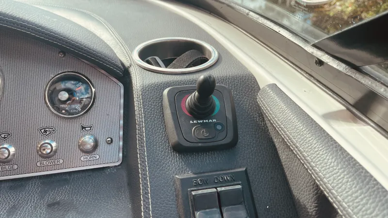 Slide: The Image of Regal 2800 BOWRIDER 2016 - 26