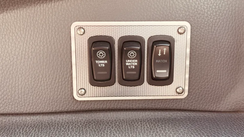 Slide: The Image of Regal 2800 BOWRIDER 2016 - 28