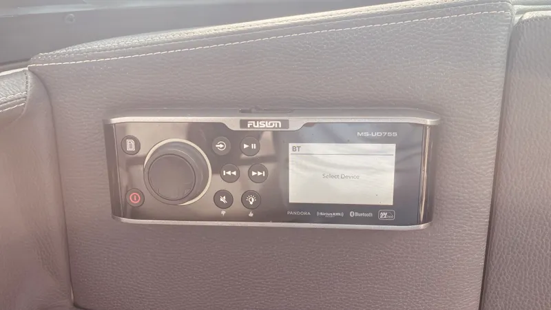 Slide: The Image of Regal 2800 BOWRIDER 2016 - 29