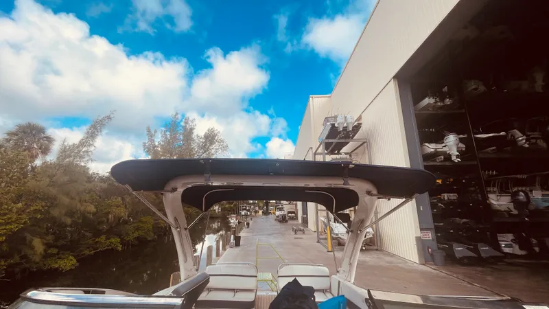 Slide: The Image of Regal 2800 BOWRIDER 2016 - 31