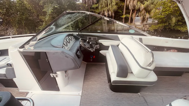 Slide: The Image of Regal 2800 BOWRIDER 2016 - 33