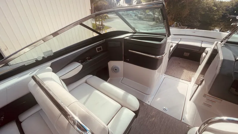 Slide: The Image of Regal 2800 BOWRIDER 2016 - 39