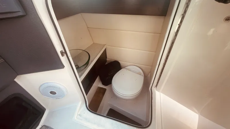 Slide: The Image of Regal 2800 BOWRIDER 2016 - 44