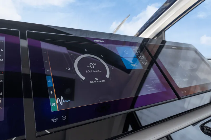 Slide: The Image of Cruisers Yachts 50GLS OB 2026 - 102