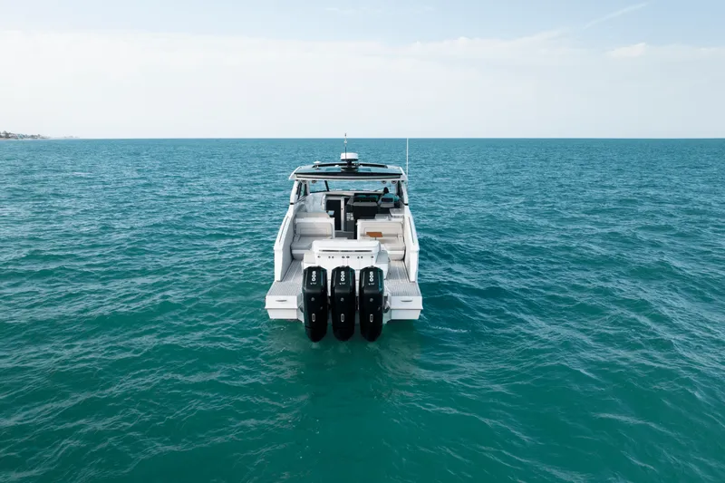 Slide: The Image of Cruisers Yachts 50GLS OB 2026 - 15