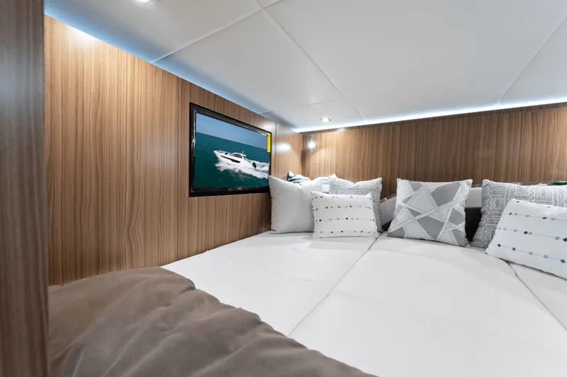 Slide: The Image of Cruisers Yachts 50GLS OB 2026 - 30