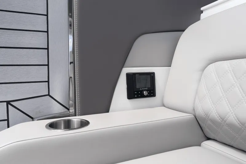 Slide: The Image of Cruisers Yachts 50GLS OB 2026 - 51