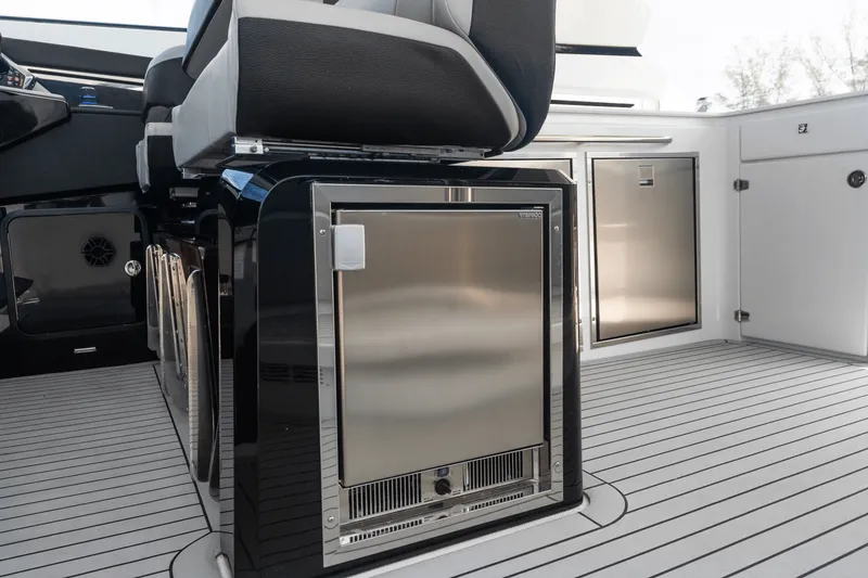 Slide: The Image of Cruisers Yachts 50GLS OB 2026 - 95