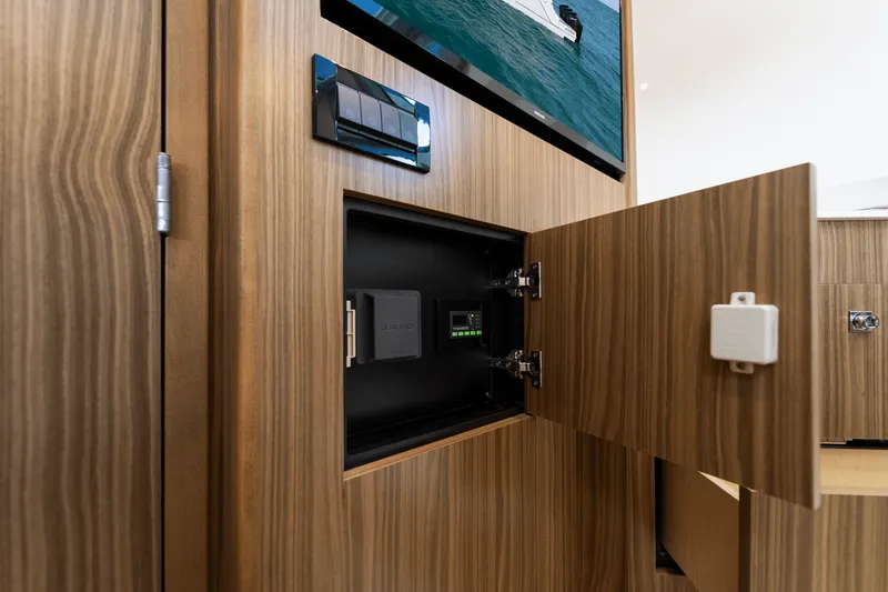 Slide: The Image of Cruisers Yachts 50GLS OB 2026 - 75