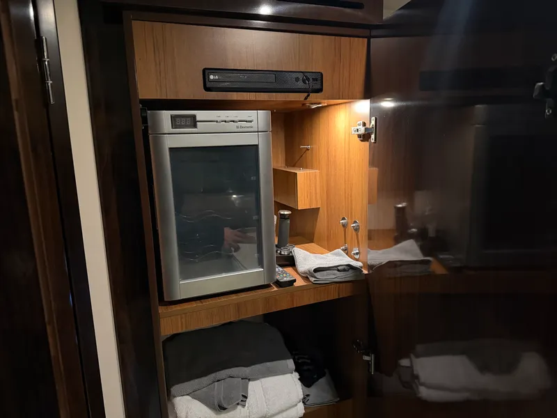 Slide: The Image of Sea Ray Sundancer 400 2017 - 30