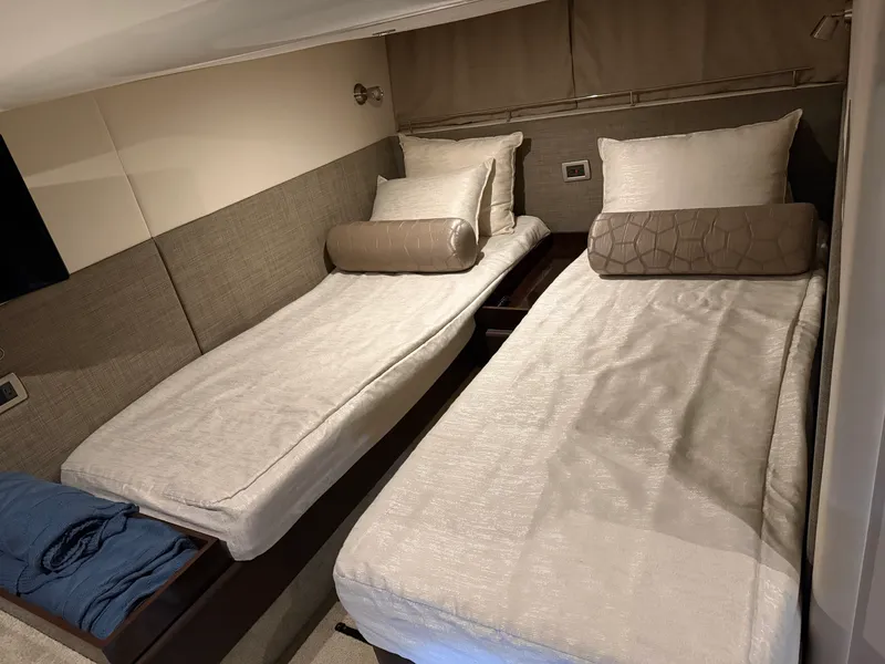 Slide: The Image of Sea Ray Sundancer 400 2017 - 35