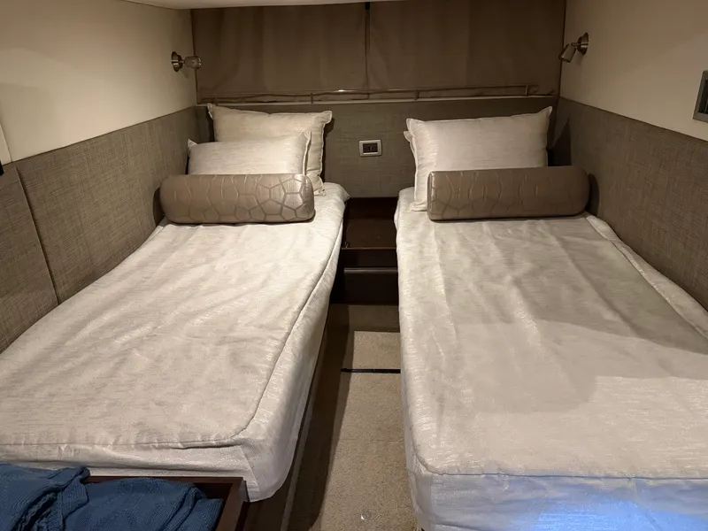 Slide: The Image of Sea Ray Sundancer 400 2017 - 36