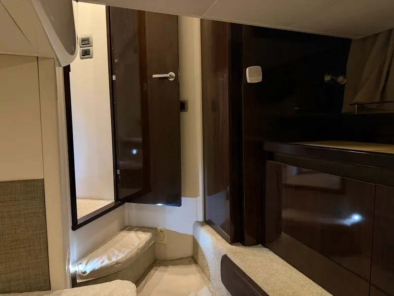 Slide: The Image of Sea Ray Sundancer 400 2017 - 38