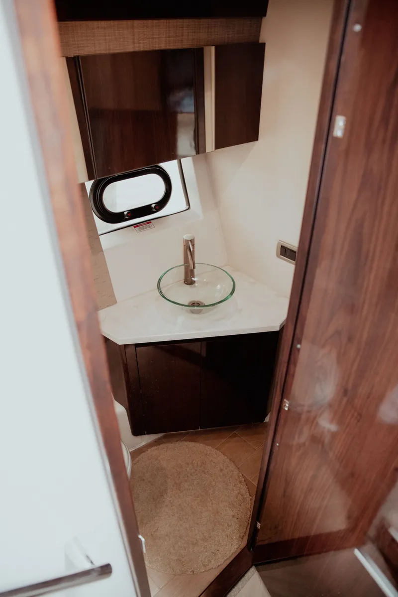 Slide: The Image of Sea Ray Sundancer 400 2017 - 43