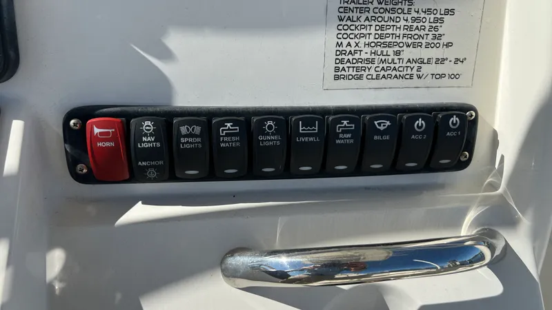 Slide: The Image of Sailfish 220 CC 2015 - 10