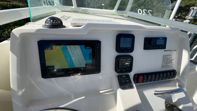 Slide: The Image of Sailfish 220 CC 2015 - 24