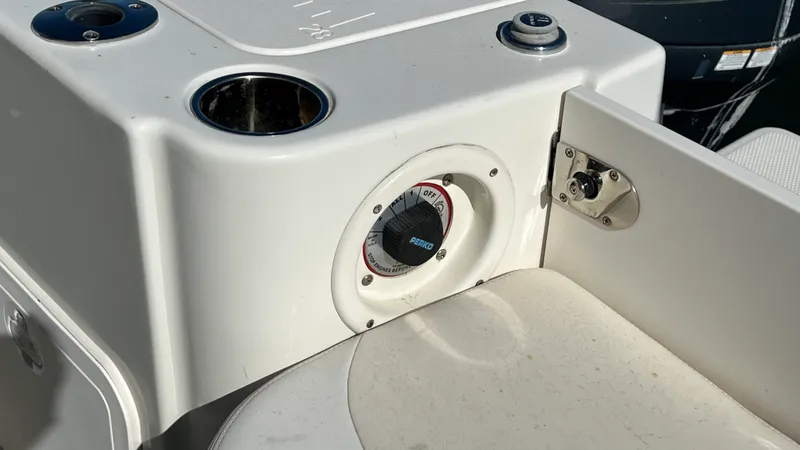 Slide: The Image of Sailfish 220 CC 2015 - 26