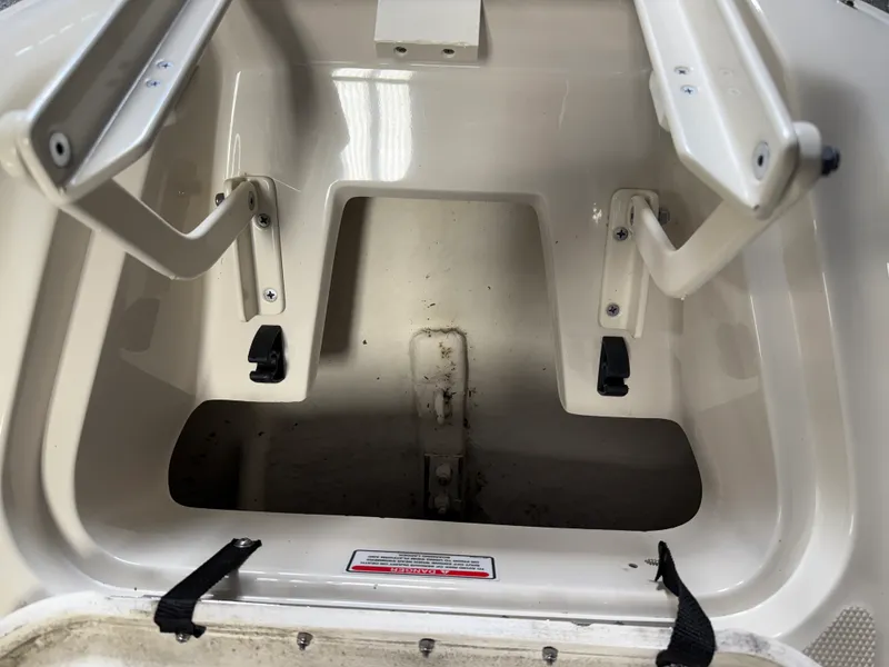 Slide: The Image of Sea Ray 220 SUNDECK 2003 - 100