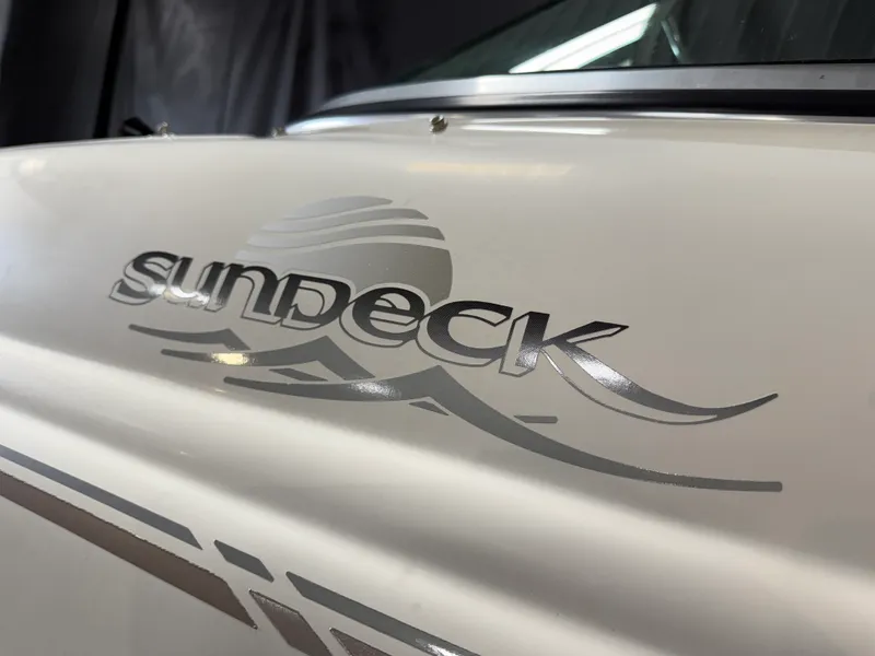 Slide: The Image of Sea Ray 220 SUNDECK 2003 - 12