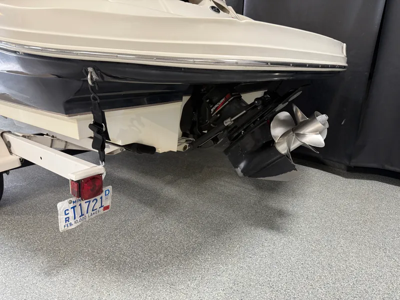 Slide: The Image of Sea Ray 220 SUNDECK 2003 - 14