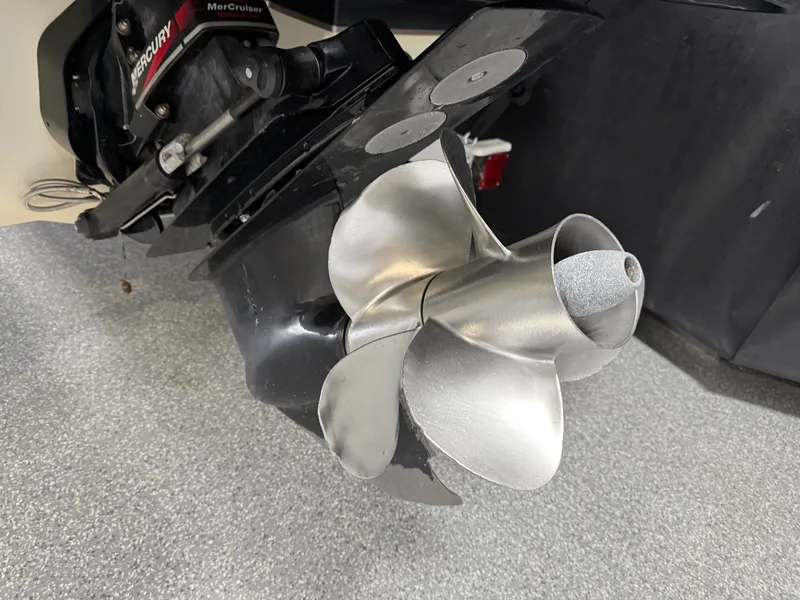 Slide: The Image of Sea Ray 220 SUNDECK 2003 - 16