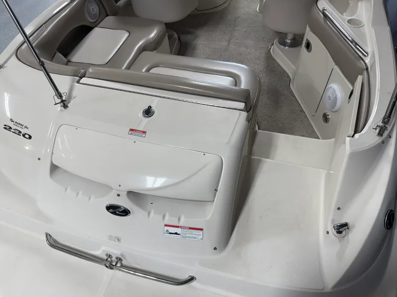 Slide: The Image of Sea Ray 220 SUNDECK 2003 - 24