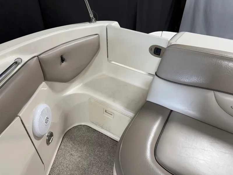 Slide: The Image of Sea Ray 220 SUNDECK 2003 - 29