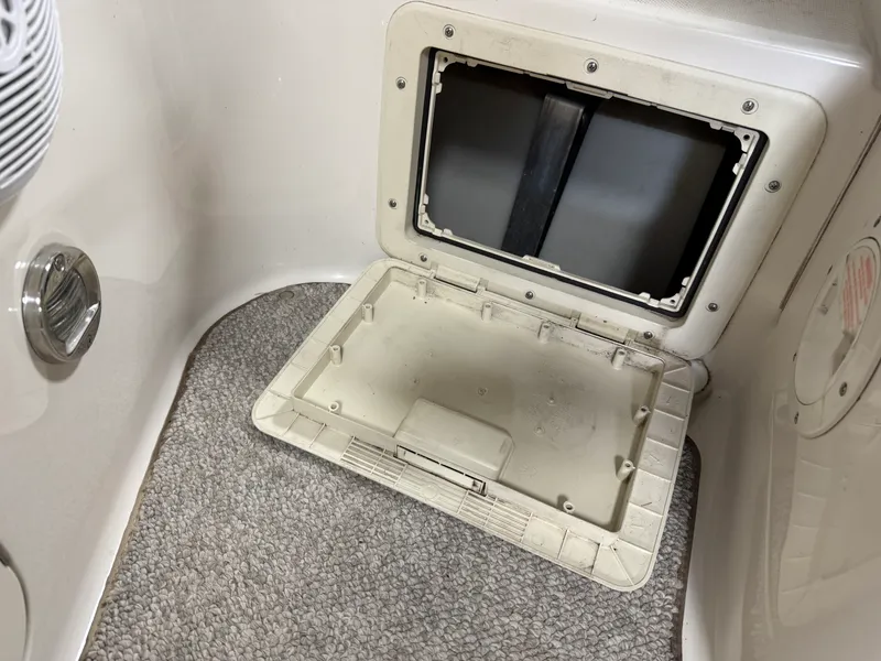 Slide: The Image of Sea Ray 220 SUNDECK 2003 - 30